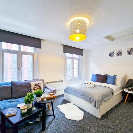 Spacious Room With Sofa ロンドン エクステリア 写真